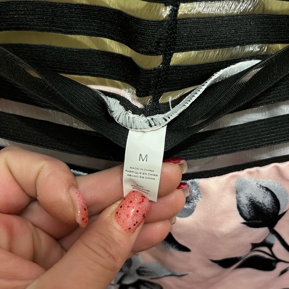 Butt sculpting leggings with floral print brand new wo tags size medium - Picture 5 of 5